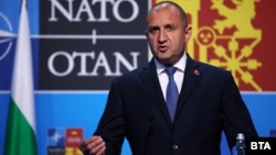 Президентът Румен Радев по време на брифинга си в четвъртък в Мадрид.