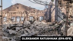 საბრძოლო მოქმედებების შედეგად განადგურებული სახლები სევეროდონეცკის მახლობლად. 2022 წლის 18 ივნისი