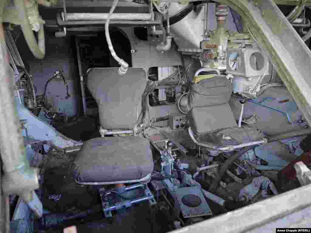 Unutrašnjost lansera raketa Buk izložena u praškom parku Letna. Izložba prati sličan prikaz ruskih ratnih mašina na otvorenom u Varšavi.