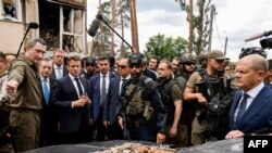 Președintele României, Klaus Iohannis, premierul Italiei, Mario Draghi, președintele Franței, Emmanuel Macron și cancelarul german Olaf Scholz la Irpin, în apropiere de Kiev, Ucraina, 16 iunie 2022.