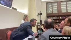 Расправа меѓу пратеници во собраниска седница за европски прашања 