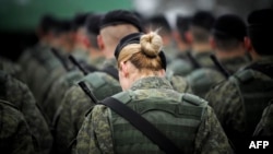 Pjesëtarë të Forcës së Sigurisë së Kosovës gjatë një parade - Fotografi ilustruese nga arkivi.