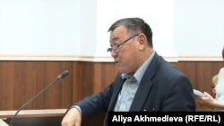 Ашимгали Жумагельдин, заместитель главного врача Аксуской районной больницы, в суде. 19 октября 2015 года.