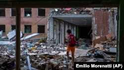 O școală din Cernihov, estul Ucrainei, bombardată în primele zile ale invaziei ruse (foto arhivă) 