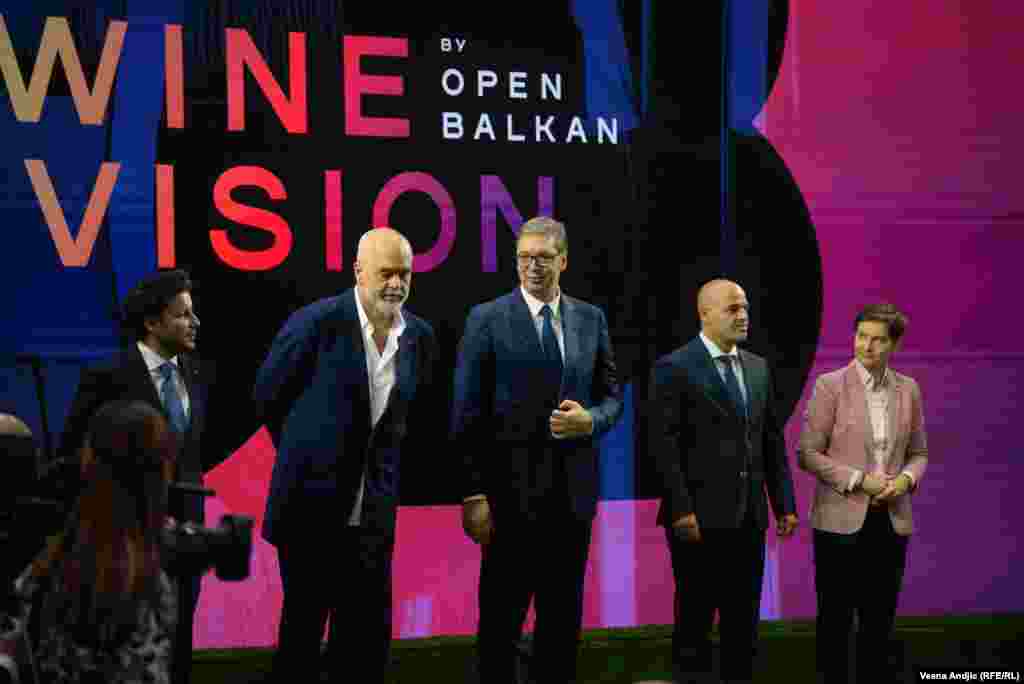 Sajam su zvanično otvorili predsednik Srbije Aleksandar Vučić (u sredini), premijer Albanije Edi Rama (levo) i predsednik Vlade Severne Makedonije Dimitar Kovačevski. Srbija, Albanija i Severna Makedonija su zemlje koje su pokrennule inicijativu &quot;Otvoreni Balkan&quot;.