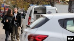 Полиција пред скопската гимназија Јосип Броз поради дојава за бомба, Скопје. Овие дојави на 16 ноември 2022 беа лажни.