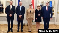 Biró Ferenc (Novák Katalintól jobbra) kinevezésekor, 2022-ben