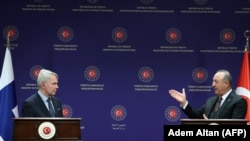 A finn és a török külügyminiszter itt még más témában tart sajtótájékoztatót Ankarában. 2022. február 8. 