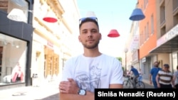 Nemanja Danilović (18), učenik je završnog razreda Elektrotehničke škole u Banjaluci. Mišljenja je da bi novac trebao biti uplaćen u humanitarne svrhe.