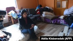 Egy menekült asszony a roma közösségi házban Tiszabecsen 2022. február 27-én