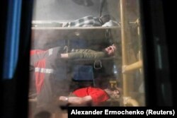 Autobus sa vojnicima iz Azovstala pod pratnjom proruske vojske napuštaju Mariupolj, 16. maj 2022.