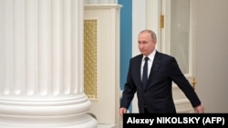 Ruski predsednik Vladimir Putin dolazi na poslovni forum u Moskvi, 24. februar 2022.
