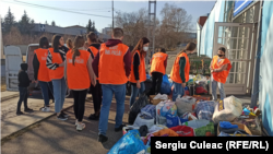 Voluntari la Centrul pentru refugiații din Ucraina de la Moldexpo, 25 februarie 2022