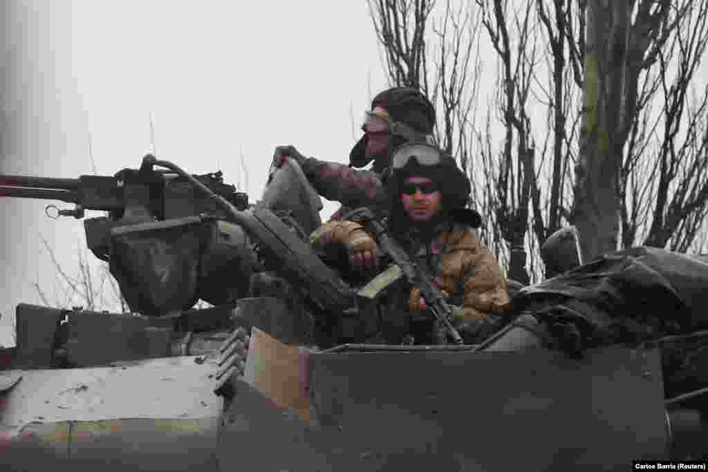 Тенкови во Мариупол, 24 февруари 2022 година