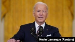Presidenti i SHBA-së, Joe Biden, gjatë adresimit nga Shtëpia e Bardhë më 22 shkurt, 2022.