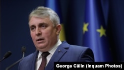 Lucian Bode este ministru la Interne în guvernul Ciucă, iar numele său a fost implicat într-un scandal de plagiat pentru care i s-a cerut demisia. Bode deține și funcția de secretar general al PNL din primăvara lui 2022. Imagine generică cu ministrul de Interne. 