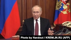 Vladimir Putin, în zorii zilei de 24 februarie 2022, atunci când a anunțat așa-numita operațiune specială în regiunea Donbas și care a fost, de fapt, invazia pe scară largă a Ucrainei, începând cu capitala Kiev.