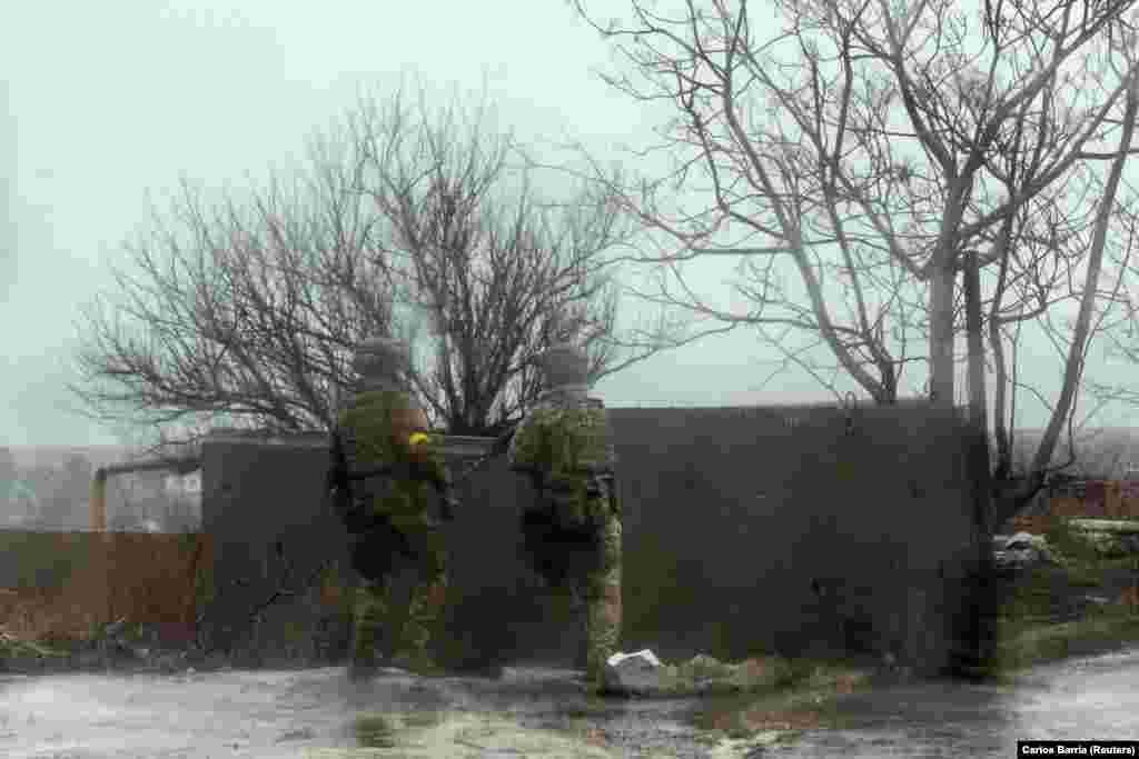 Украинските вооружени сили зазедоа позиција во близина на пристаништето Мариупол, откако рускиот претседател Владимир Путин овласти воена операција&nbsp;