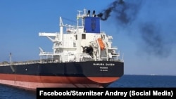 Unul din primele petroliere lovite de rachete rusești la începutul invaziei din Ucraina: vasul transporta 600 de tone de țiței, Odesa, 25 februarie 2022. 