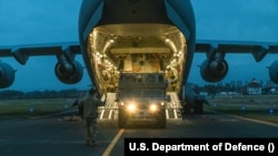 (ARHIVĂ) Primii 2000 de militari americani dislocați suplimentar în Europa după invadarea Ucrainei de către Rusia ajung în Germania, în februarie 2022. 