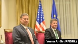 Zëvendësndihmës - Sekretari i Shtetit i SHBA-së dhe i dërguari i posaçëm për Ballkanin Perëndimor, Gabriel Escobar dhe përfaqësuesi i posaçëm i Bashkimit Evropian për dialogun Kosovë-Serbi dhe çështje të tjera rajonale në Ballkanin Perëndimor, Mirosllav Lajçak .