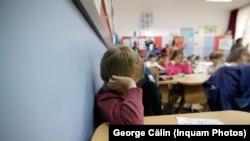 Școlile, profesorii și elevii din România au primit 3 miliarde de euro prin Planul Național de Redresare și Reziliență pentru mobilier, laboratoare, echipamente digitale, microbuze școlare.