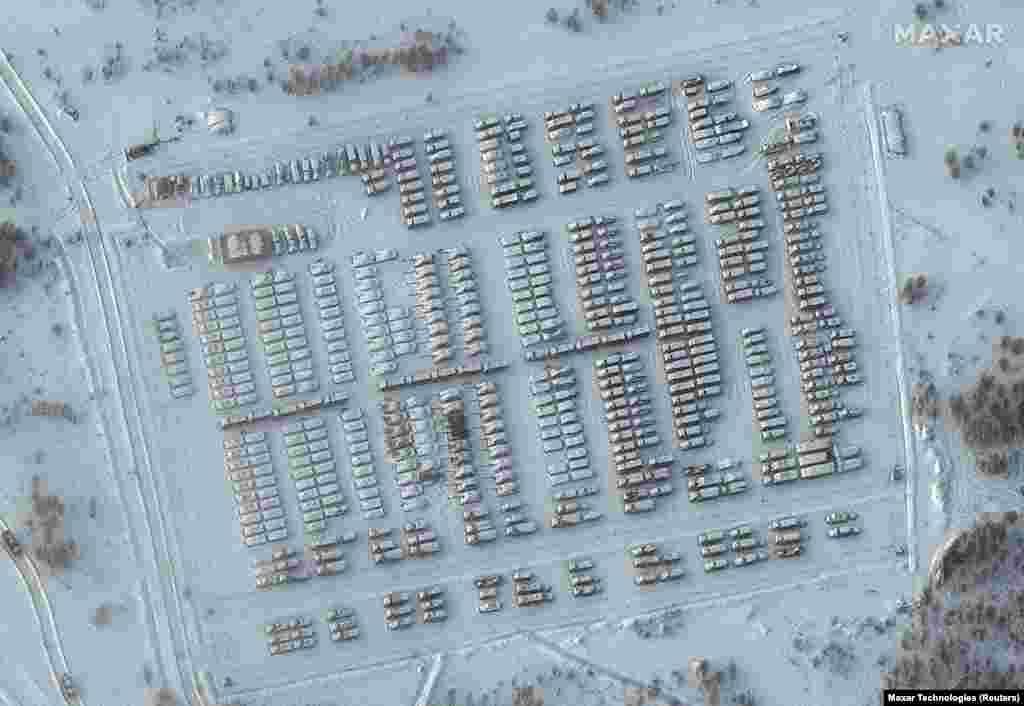 19 იანვარს გადაღებულ ამ სატელიტურ ფოტოზე ჩანს თოვლით დაფარული რუსული სამხედრო ავტოტექნიკა რუსეთის პოლიგონ იელნაზე. ეს ობიექტი სმოლენსკის რაიონში მდებარეობს. პოლიგონი 120 კილომეტრით არის დაშორებული ბელარუსის და 260 კილომეტრით - უკრაინის საზღვრიდან.