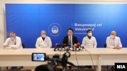 Министерот за здравство Беким Сали и дел од членовите на Комисија за заштита од заразни болести 