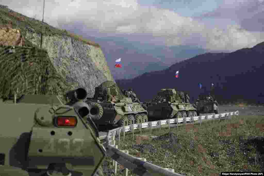 Rusia a trimis 2000 de oameni ca trupe de menținere a păcii&nbsp;pentru a asigura astfel deschiderea coridorului Lacin, în cadrul unui acord negociat de Moscova pentru a pune capăt conflictului din 2020.