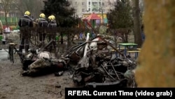 Az óvodánál lezuhant helikopter roncsai az észak-ukrajnai Brovariban 2023 január 18-án.