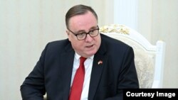 Лесли Вигери. 