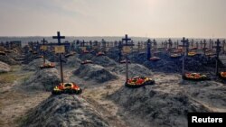 Гробници на војници платеници за руската група Вагнер на гробишта во близина на селото Бакинскаја во Краснодарската област. 