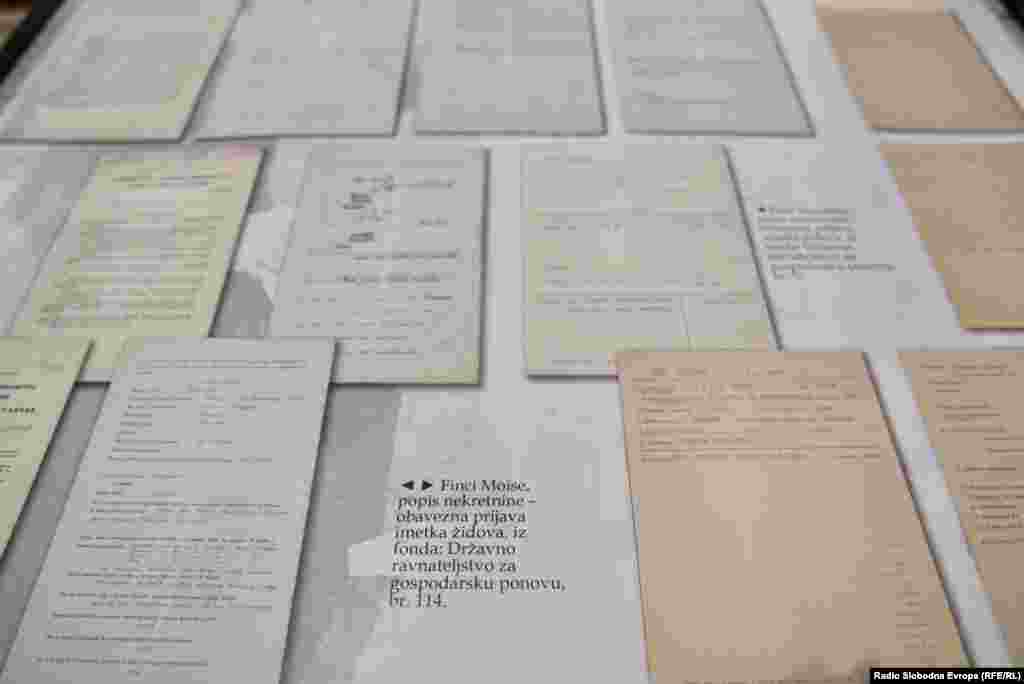 U katalogu izložbe između ostalog je navedeno da je Holokaust, Šoa ili "velika nesreća" naziv za sistematski progon i genocid nad Jevrejima. 