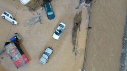 Fëmijët larg, e vetë pa strehë: Lufta me vërshimet 