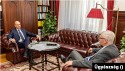 Polt Péter hivatalában egyeztet Bíró Ferenccel, az Integritás Hatóság elnökével 2023. január 23-án