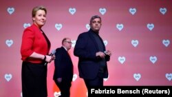 Gradonačelnica Berlina Franciska Gifi i predsednik berlinskog ogranka SPD-a Raed Saleh pred prve rezultate izbora, 12. februar 2023. 