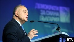 Атанас Атанасов, "Демократична България"