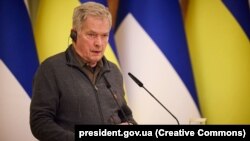 Финскиот претседател Саули Ниниисто за време на неговата посета наУкраина во јануари 2023 година 