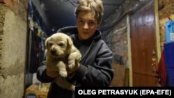 Жителите на еден ослободен украински град живеат под земја додека руските сили напредуваат