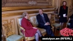 Тогдашние госсекретарь США Мадлен Олбрайт и президент Франции Жак Ширак