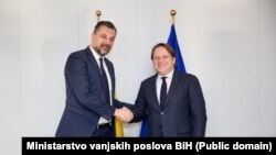 Elmedin Konaković (lijevo) i Oliver Varhely u Briselu, foto arhiv