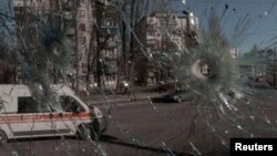 Поглед на Киев преку скршено стакло.