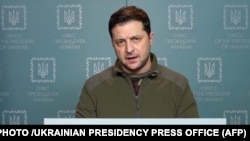 Neophodno je bar prestati sa bombardovanjem ljudi, samo zaustavite bombardovanje i onda možemo sesti za pregovarački sto: Volodimir Zelenski