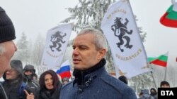 Костадин Костадинов на връх Шипка.