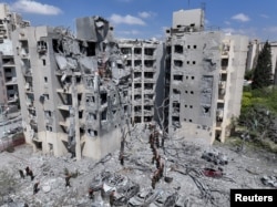 Дом в Беэр-Шеве, поврежденный иранской ракетой, выпущенной незадолго до начала объявленного Трампром прекращения огня между Ираном и Израилем, 24 июня 2025 года