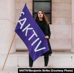 Žene dižu kredite, plaćaju ga na rate, posuđuju pare od prijateljica, biraju hoće li ovaj mjesec platiti stanarinu ili pobačaj, opisuje situaciju u izjavi za RSE članica fAKTIVA Svjetlana Knežević.
