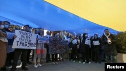 რუსეთის მოქალაქეები ომის საწინააღმდეგო აქციაზე. თბილისი, საქართველო. 12 მარტი, 2022.