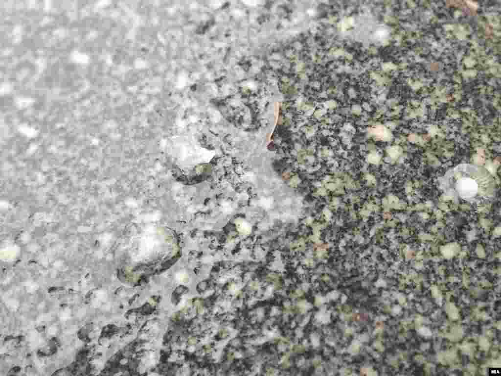 Невремето во Скопје беше проследено и со и врнежи од град