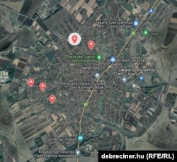 Pirossal vannak jelölve a cikkben is szerepló, üresen álló lakóotthonok Derecskén