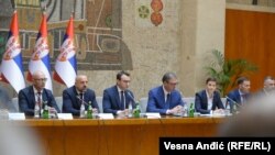 Presidenti i Serbisë, Aleksandar Vuçiq, gjatë një takimi në Beograd me përfaqësuesit e serbëve nga Kosova, 21 gusht 2022.